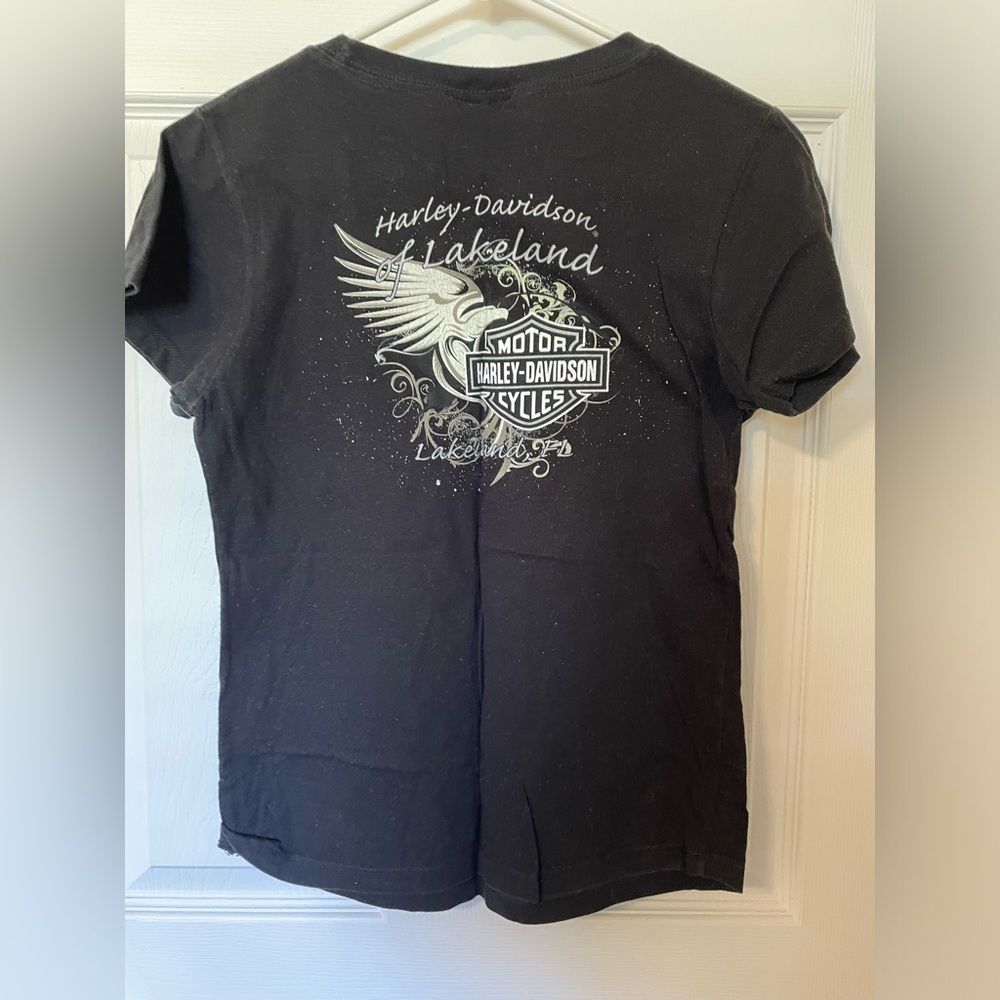 Harley Davidson women’s tshirt Medium. It really looks more like a small.